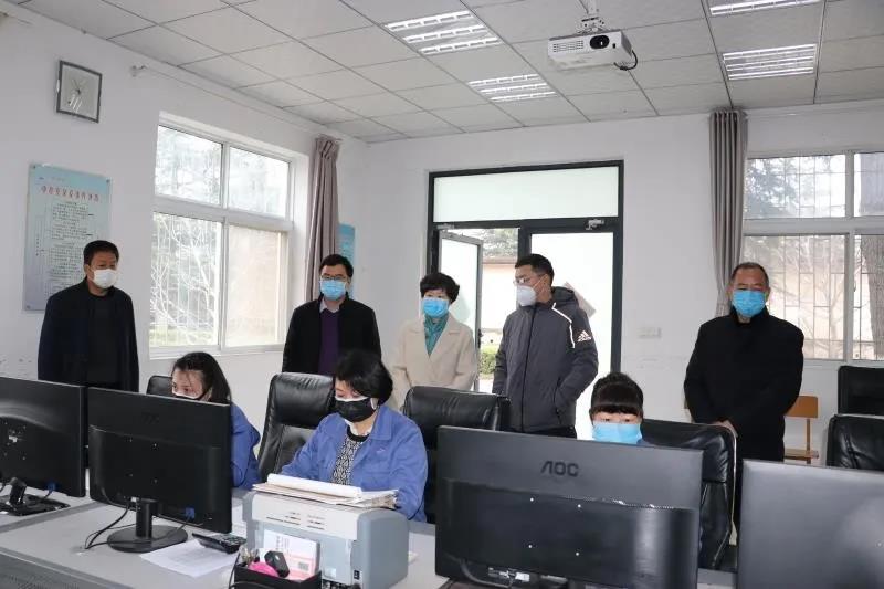 市,人大常委會,副主任,、,總工會,主席,2月, . 市人大常委會副主任、總工會主席韓迎春到公司調(diào)研慰問